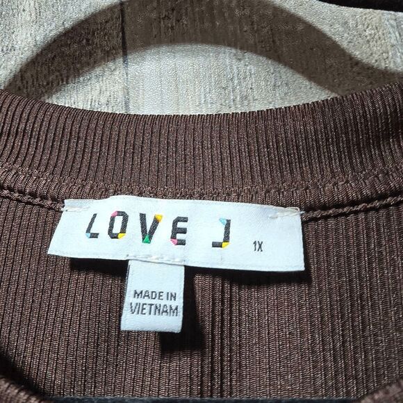 5/$25 Love J Brown Ribbed Mesh Tee - Picture 3 of 4